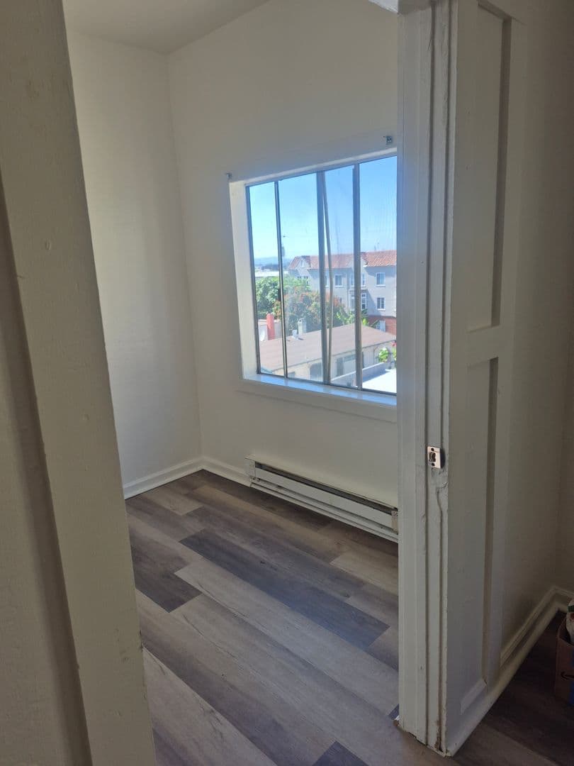 Oakland Apartment: 1811 27th Ave