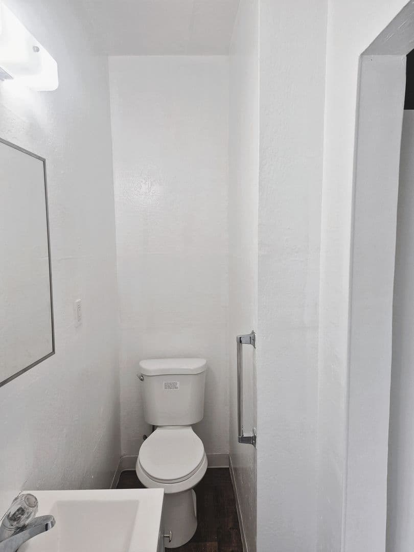 Oakland Apartment: 1811 27th Ave