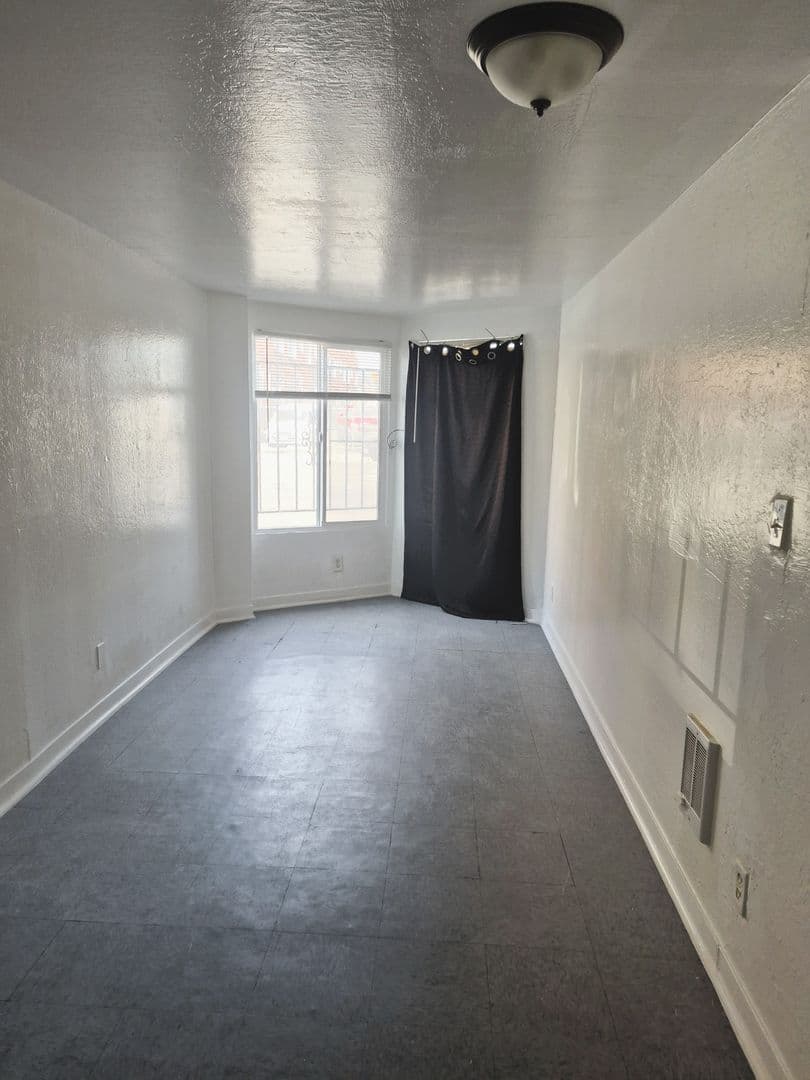 Oakland Apartment: 1811 27th Ave