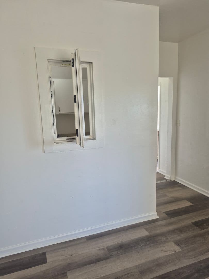 Oakland Apartment: 1811 27th Ave