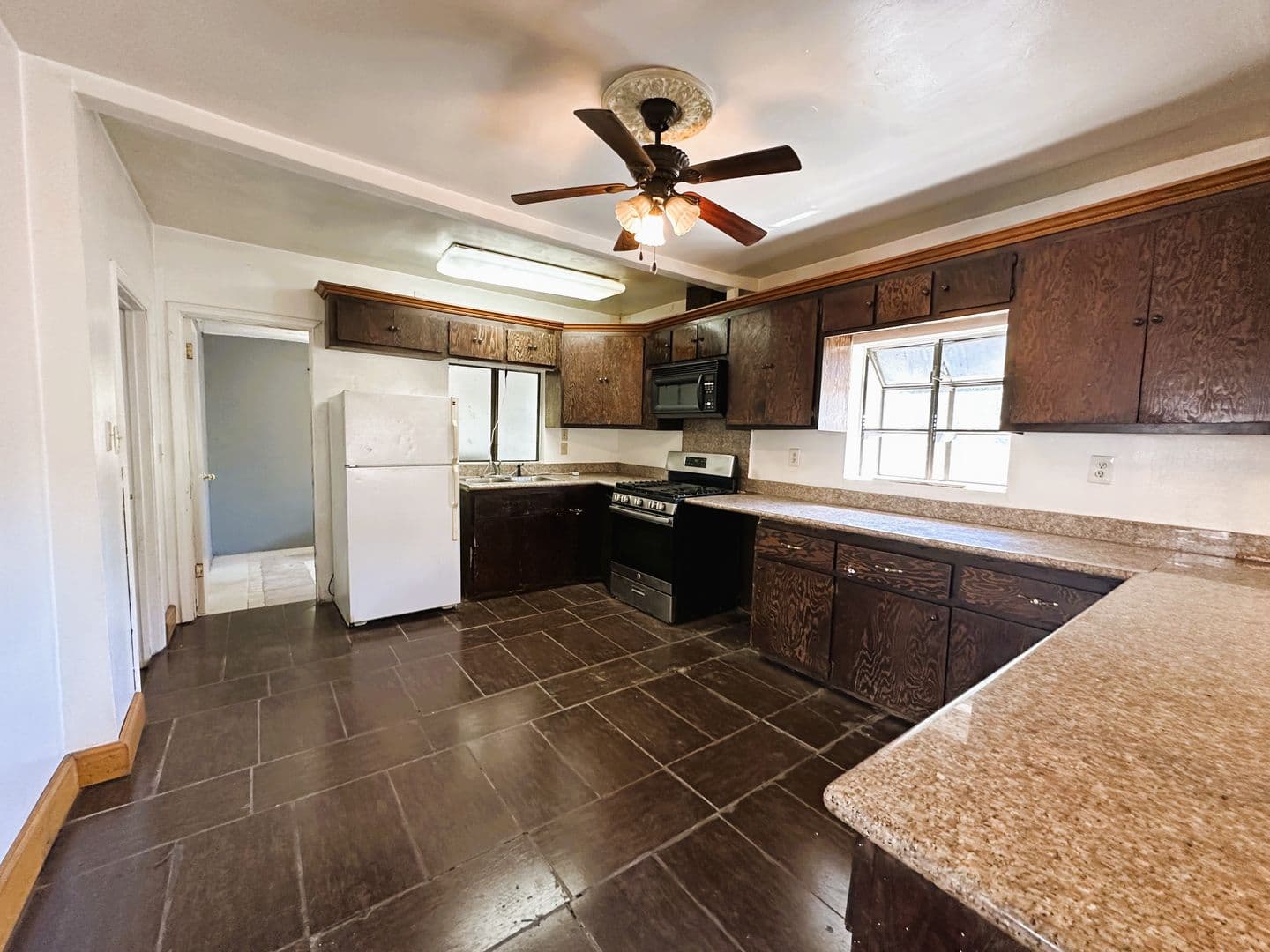 Sacramento House: 3221 44th St