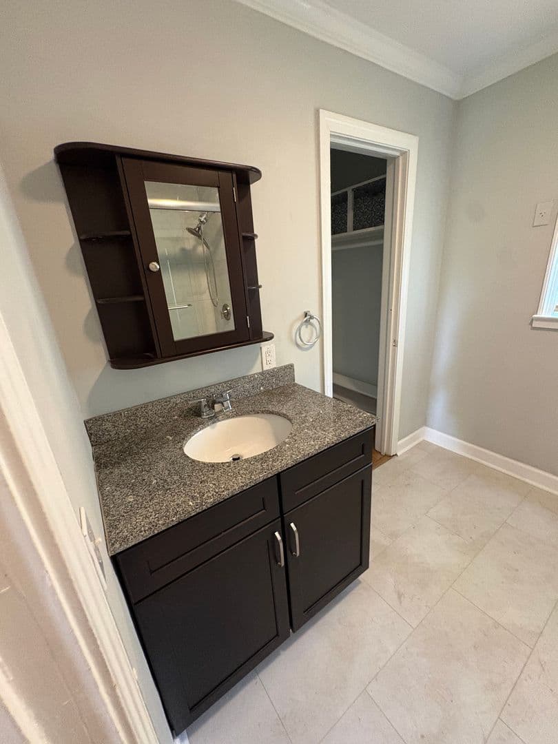WINSTON SALEM House: 3224 ROBINHOOD ROAD
