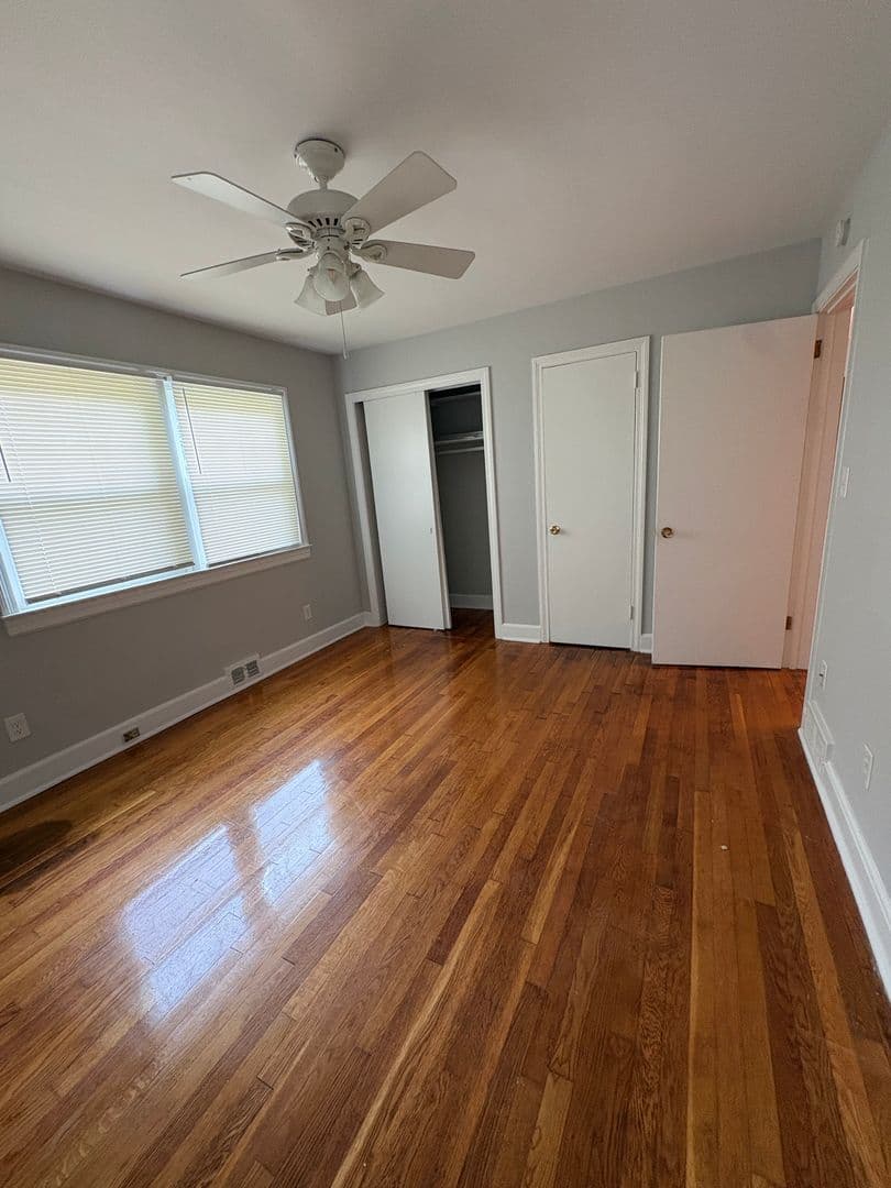 WINSTON SALEM House: 3224 ROBINHOOD ROAD
