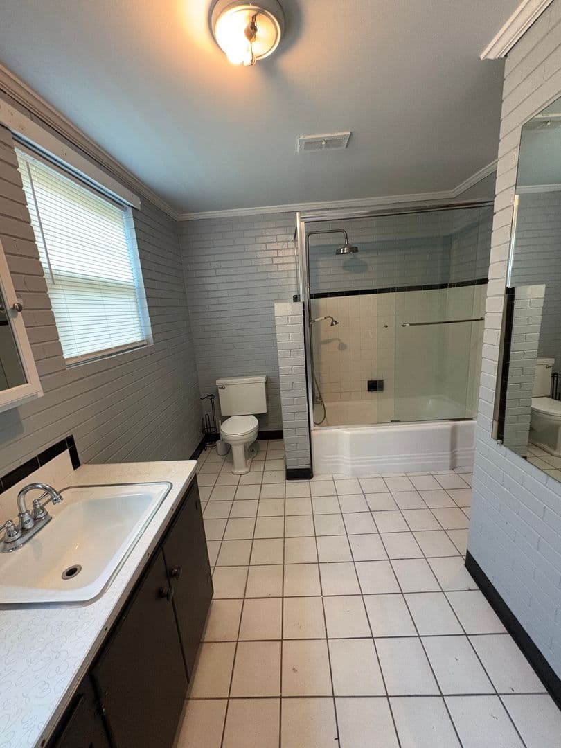 WINSTON SALEM House: 3224 ROBINHOOD ROAD
