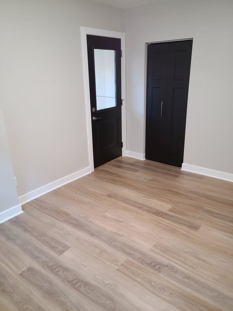 Madison Apartment: 822 W Lakeside Street