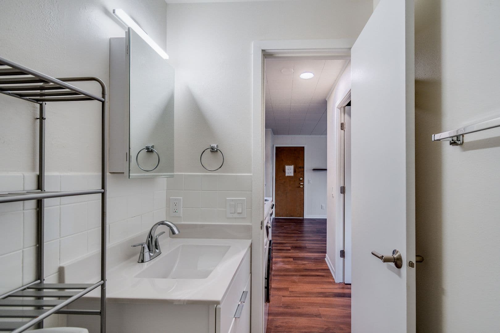 Madison Apartment: 402 Chamberlain Ave