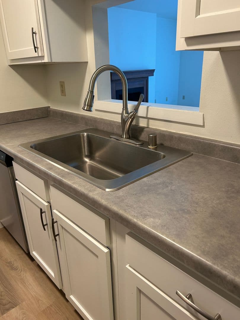 Waunakee Apartment: 702 W Main St