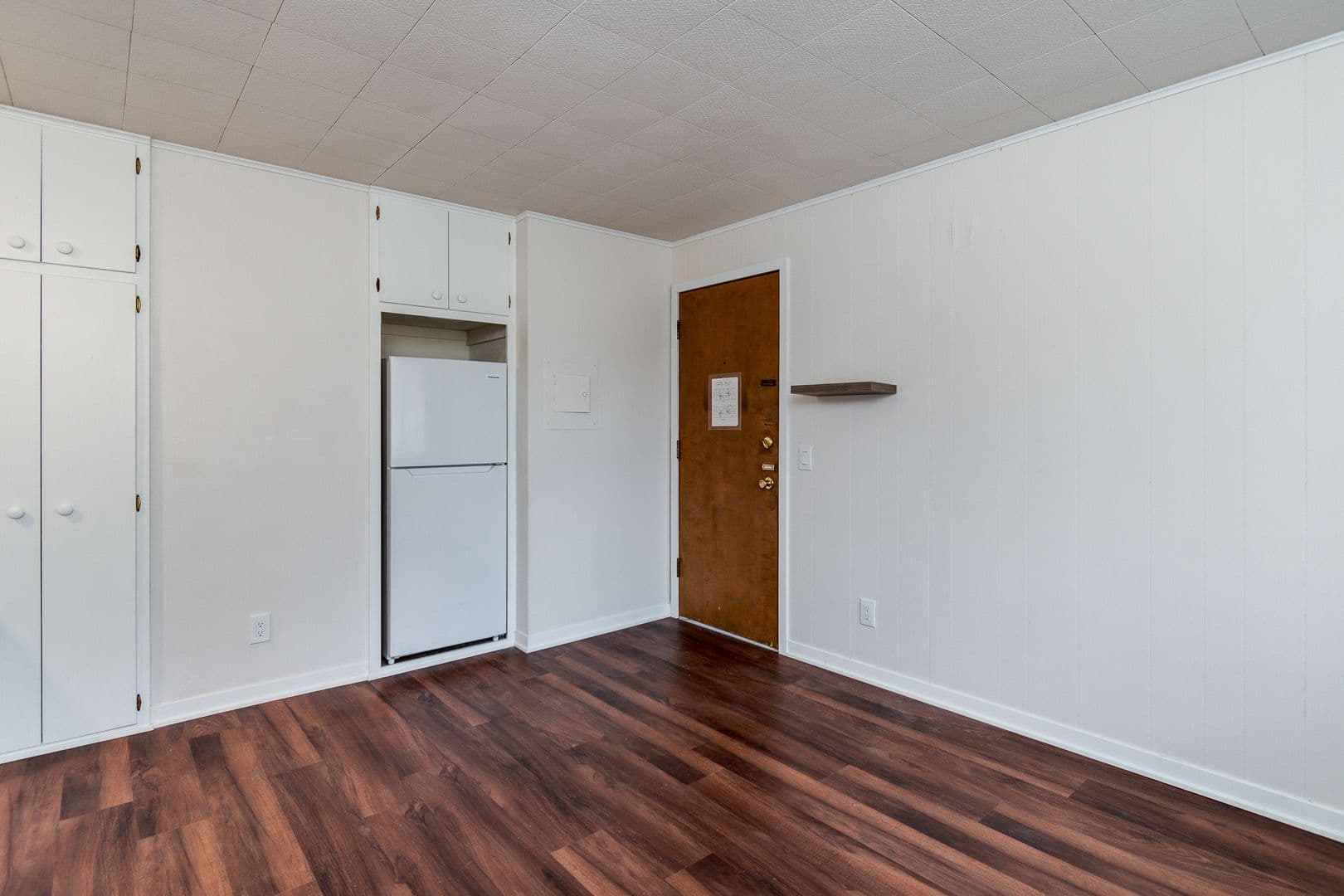 Madison Apartment: 402 Chamberlain Ave