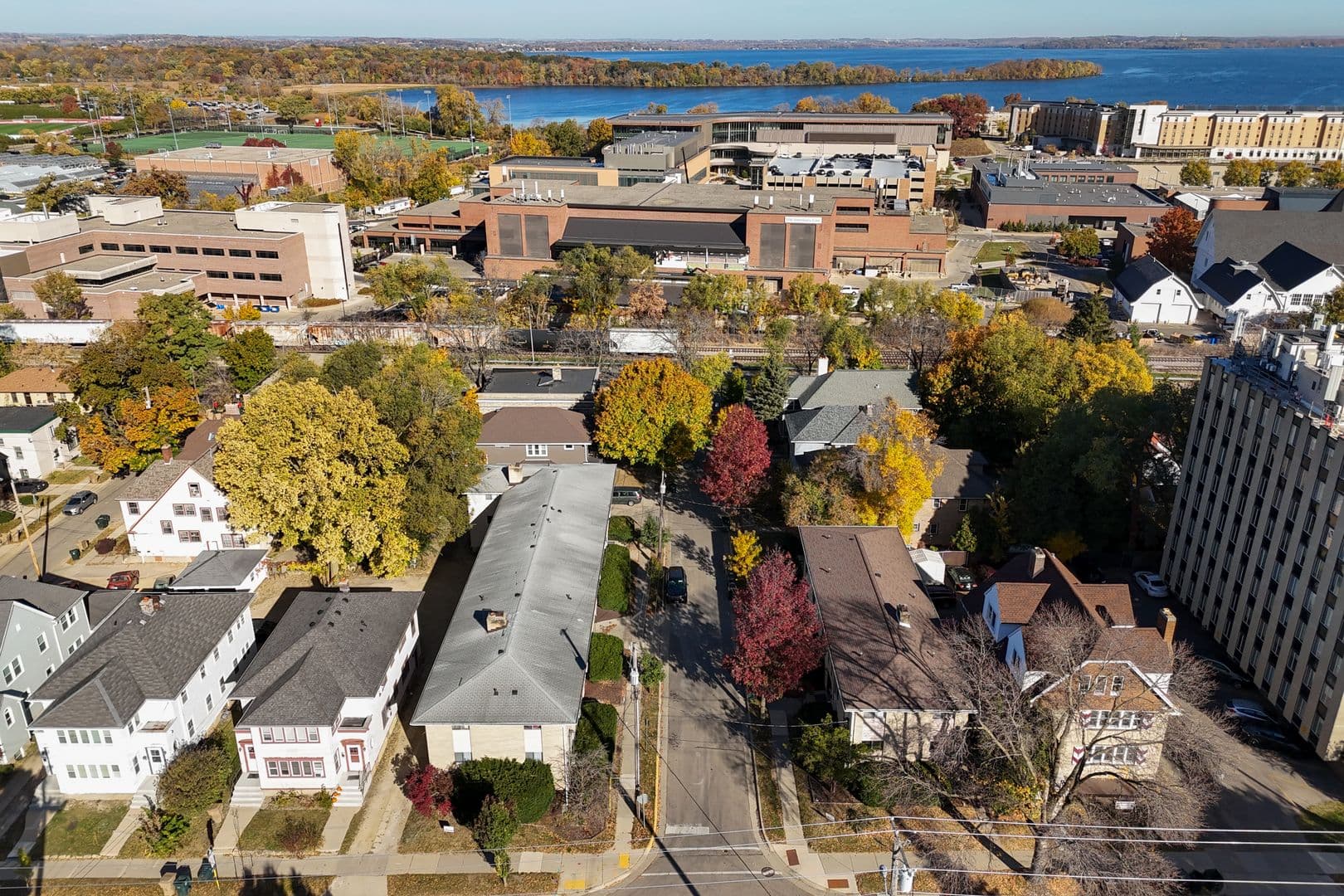 Madison Apartment: 402 Chamberlain Ave