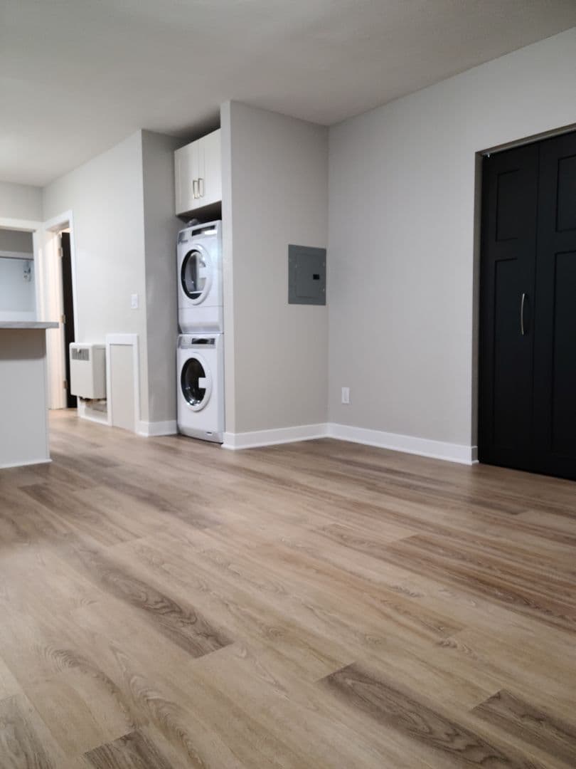 Madison Apartment: 822 W Lakeside Street