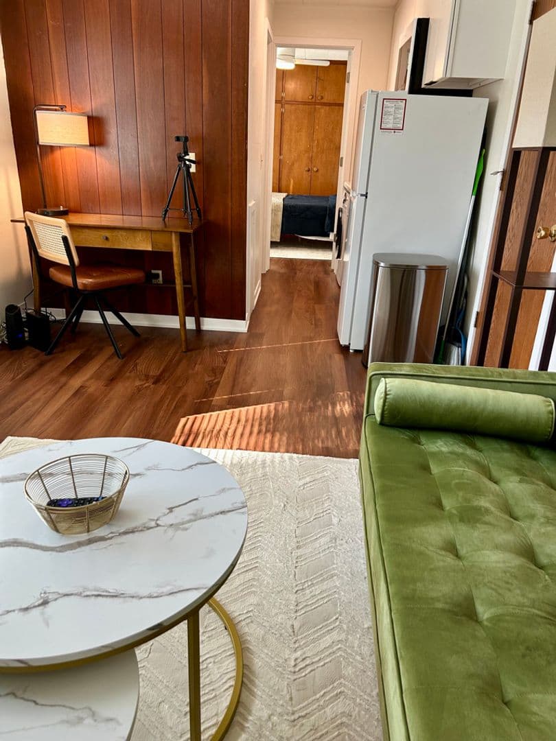 Madison Apartment: 401 Chamberlain Ave.