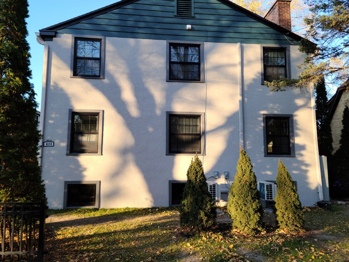 Madison Apartment: 822 W Lakeside Street