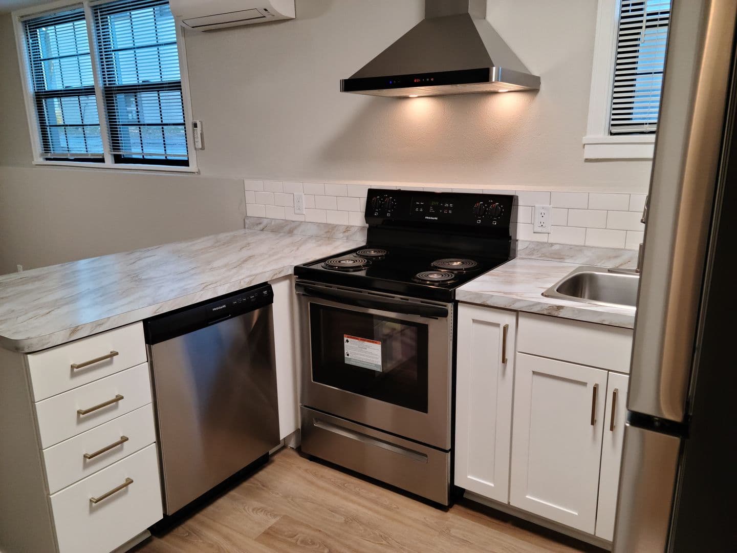 Madison Apartment: 822 W Lakeside Street