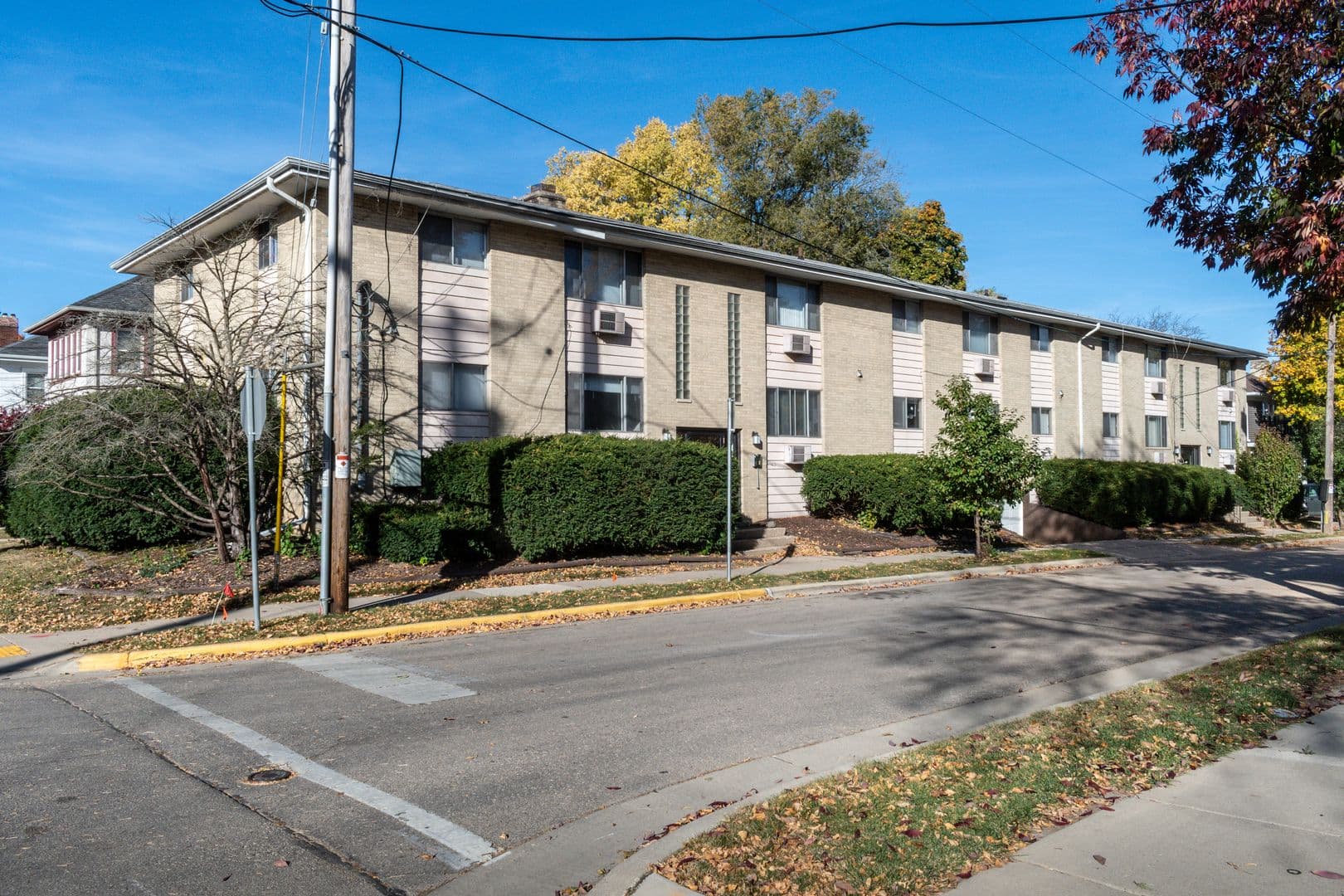 Madison Apartment: 402 Chamberlain Ave