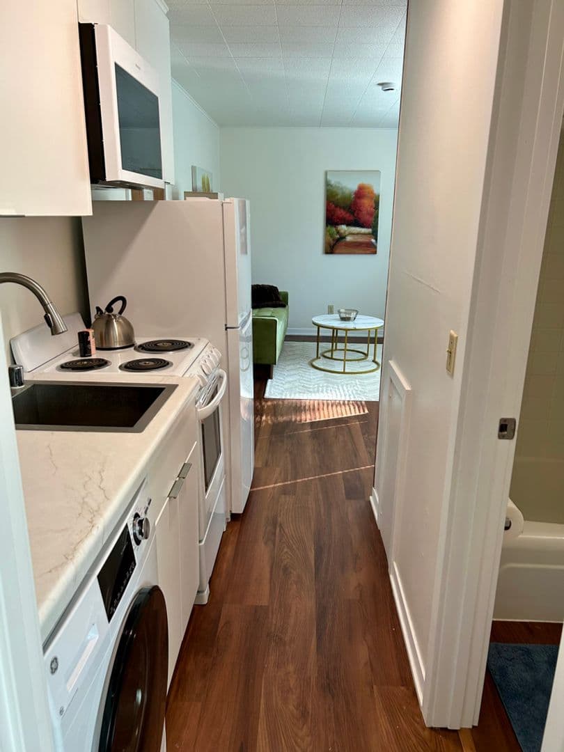 Madison Apartment: 401 Chamberlain Ave.