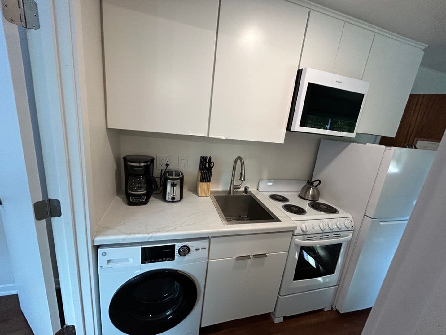 Madison Apartment: 401 Chamberlain Ave.