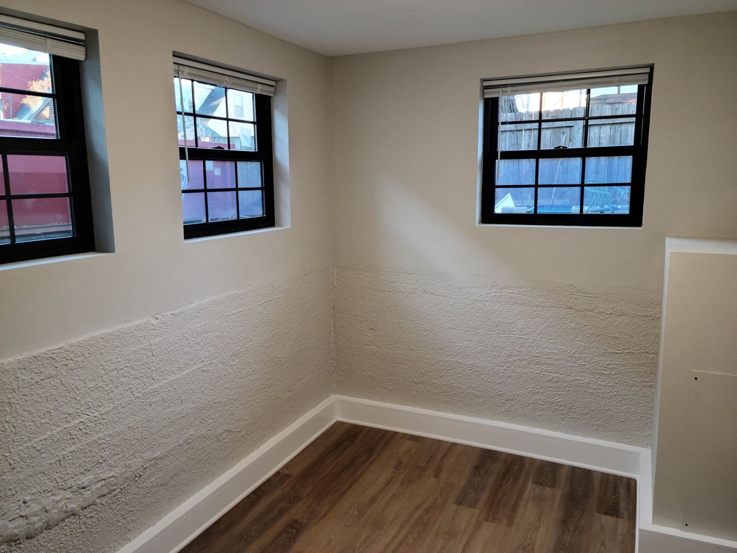 Madison Apartment: 822 W Lakeside Street