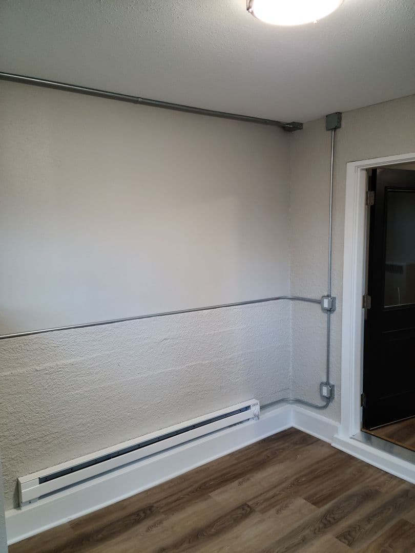 Madison Apartment: 822 W Lakeside Street