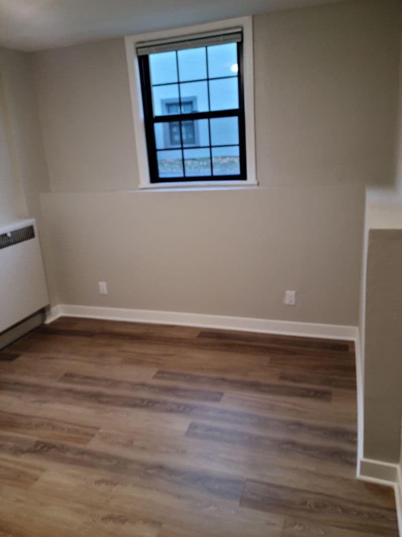 Madison Apartment: 822 W Lakeside Street