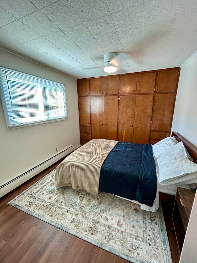 Madison Apartment: 401 Chamberlain Ave.