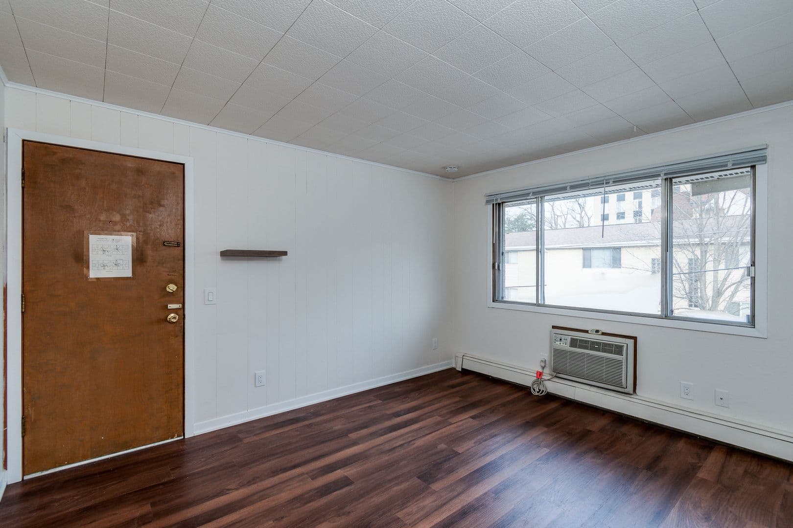 Madison Apartment: 402 Chamberlain Ave