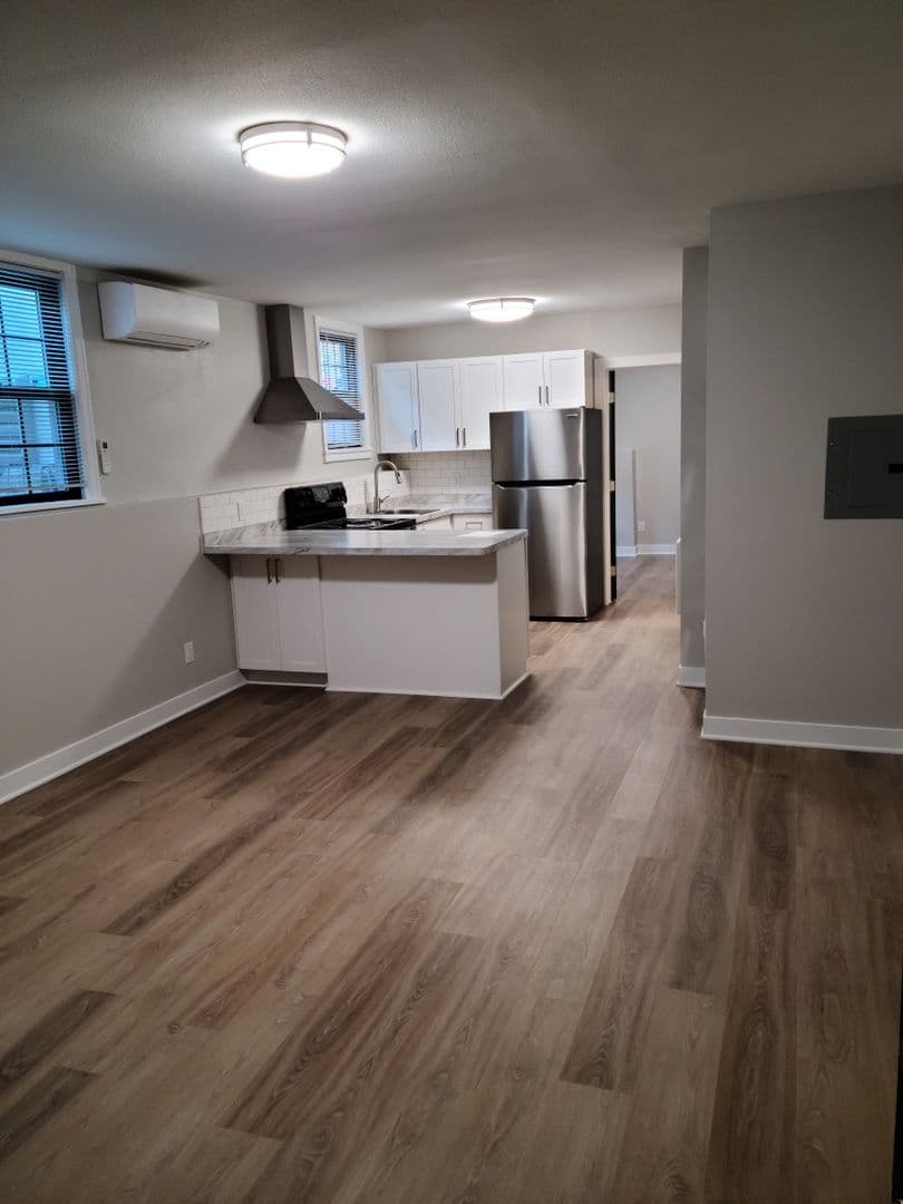 Madison Apartment: 822 W Lakeside Street