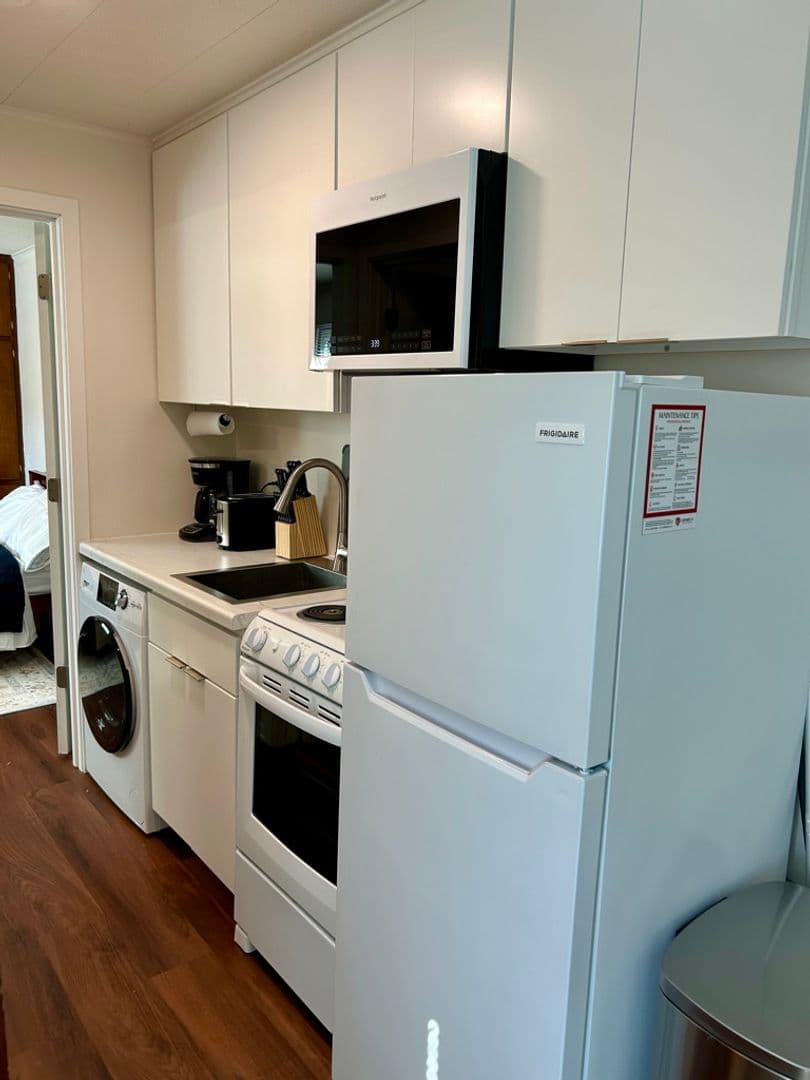 Madison Apartment: 401 Chamberlain Ave.