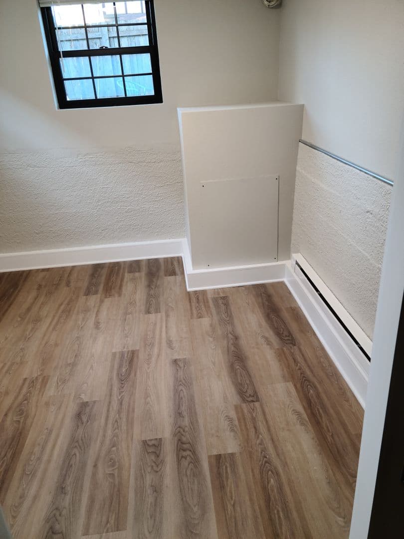 Madison Apartment: 822 W Lakeside Street