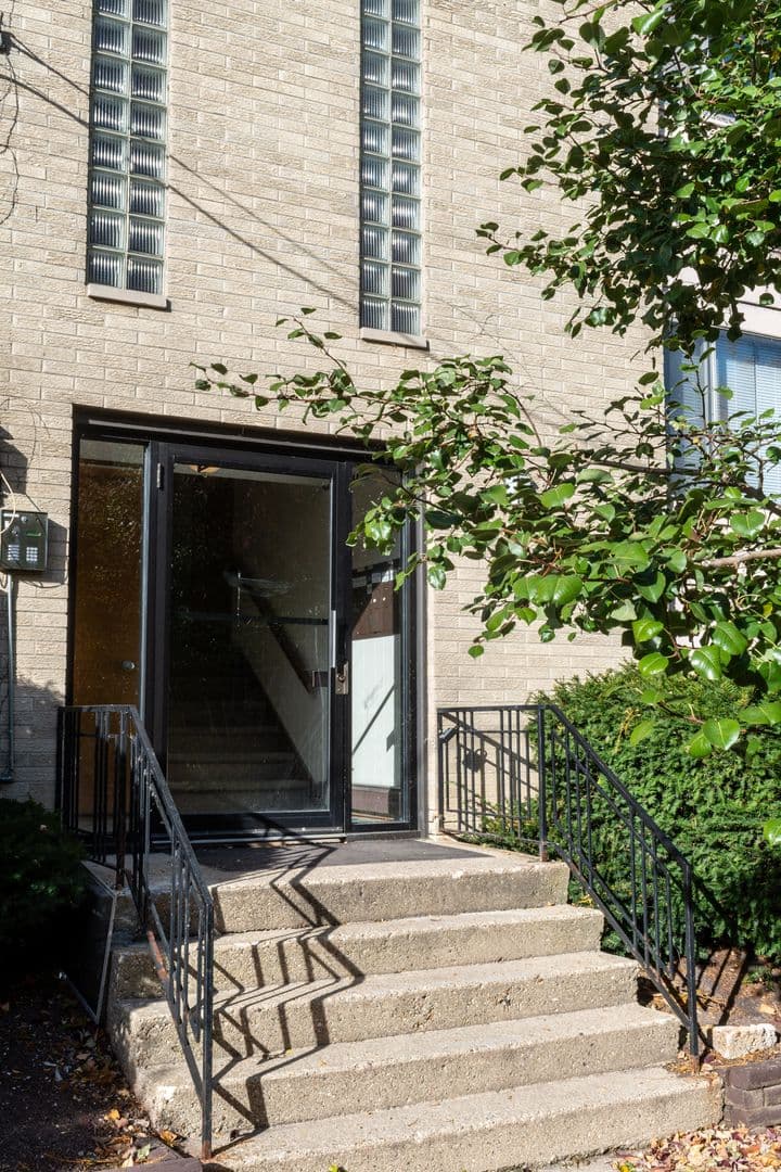 Madison Apartment: 404 Chamberlain Ave.