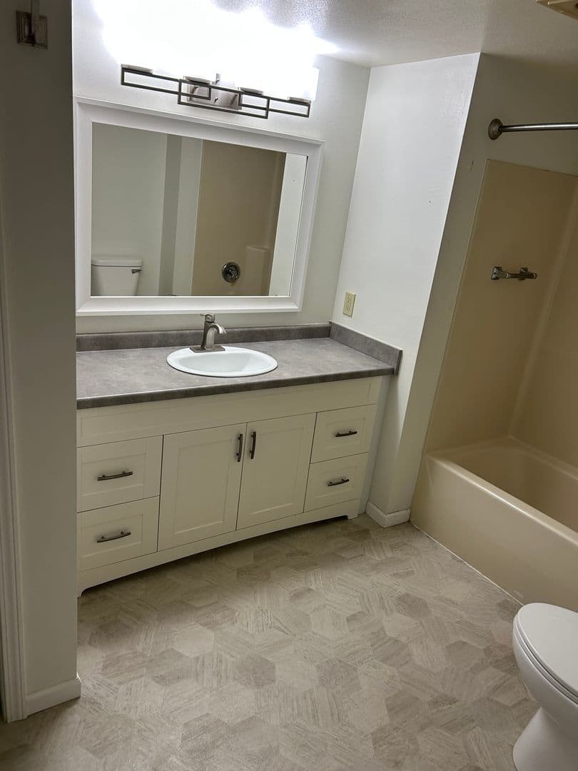 Waunakee Apartment: 702 W Main St