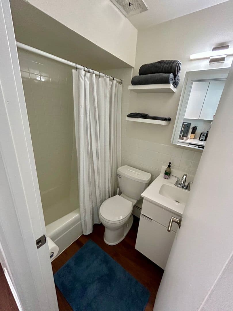 Madison Apartment: 401 Chamberlain Ave.