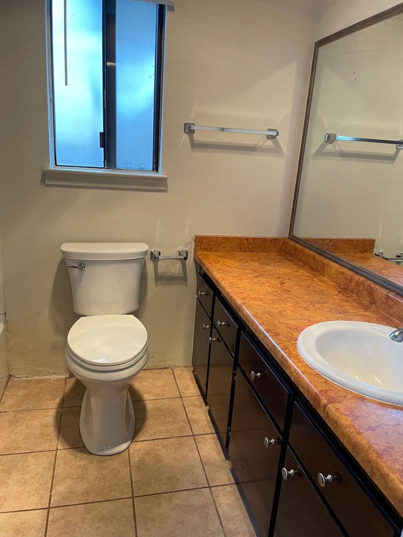 Monterey Apartment: 150 Hawthorne