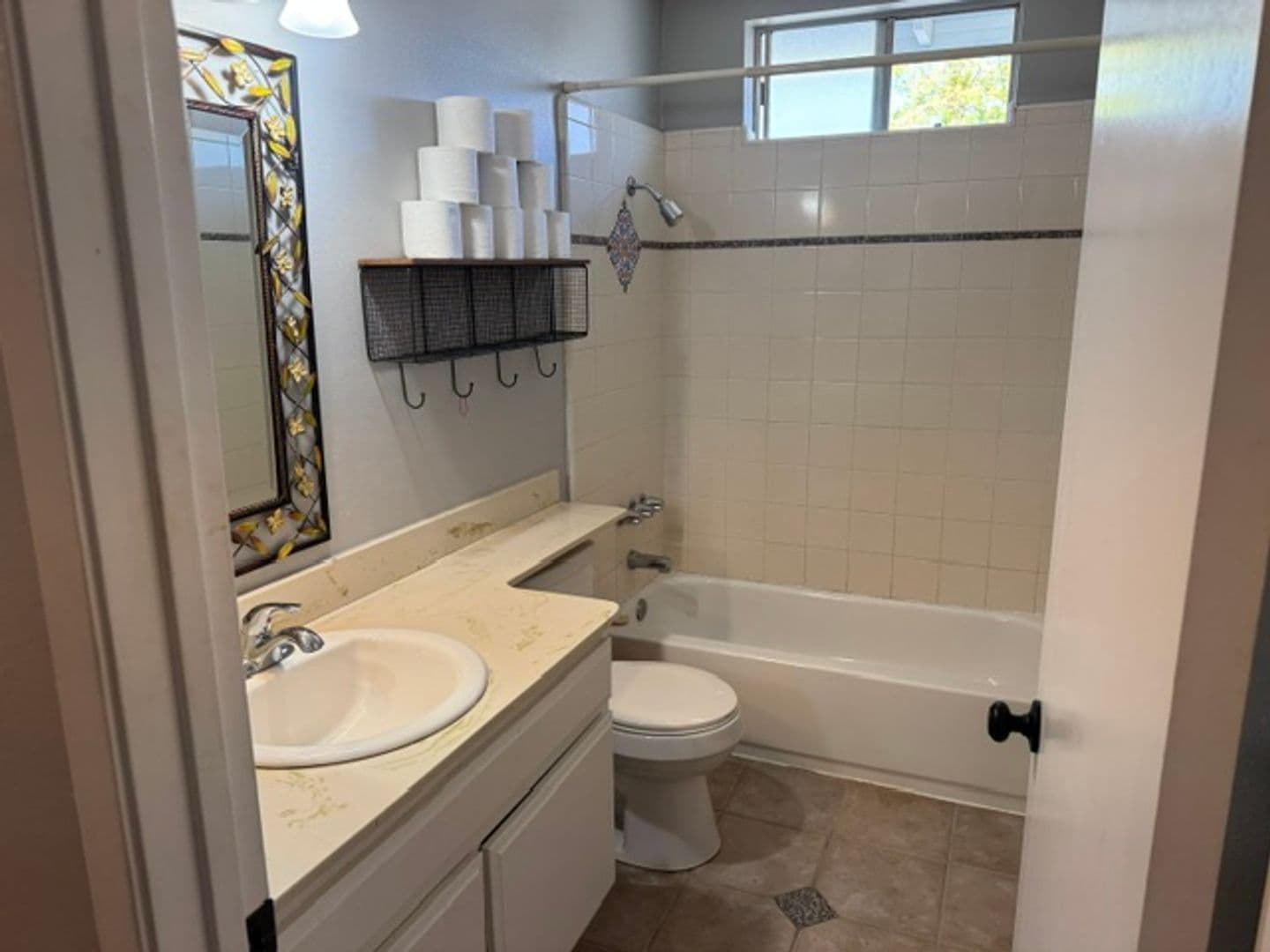 Gilroy House: 720 W 9th Street