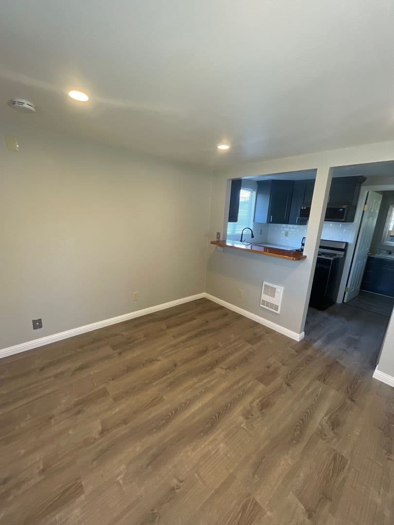 Salinas Apartment: 33 North Pearl Street