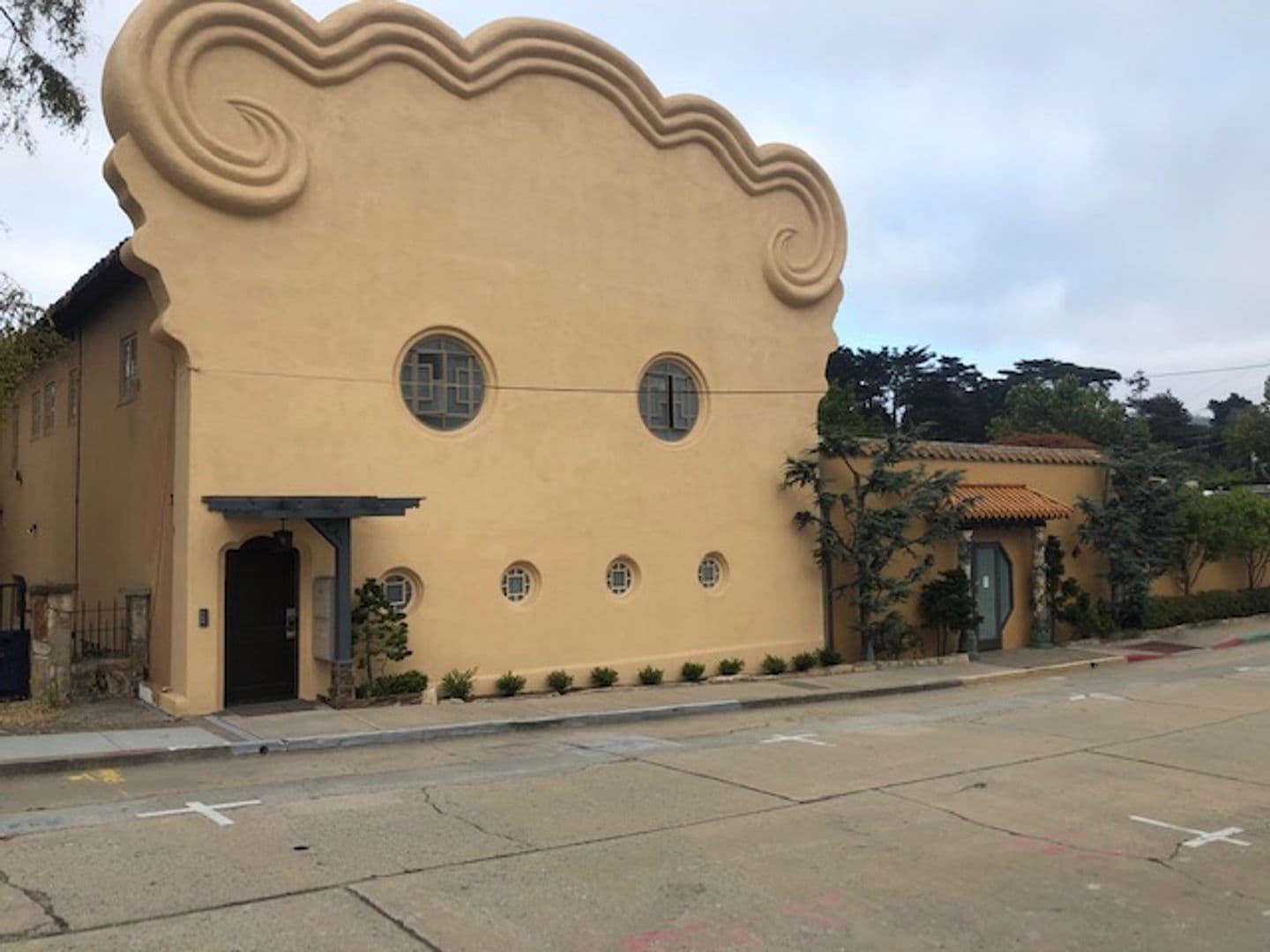 Monterey Apartment: 680 Cortes St.