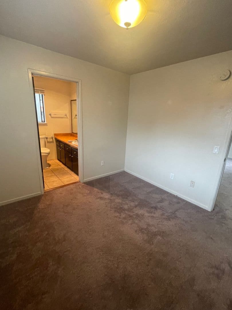Monterey Apartment: 150 Hawthorne