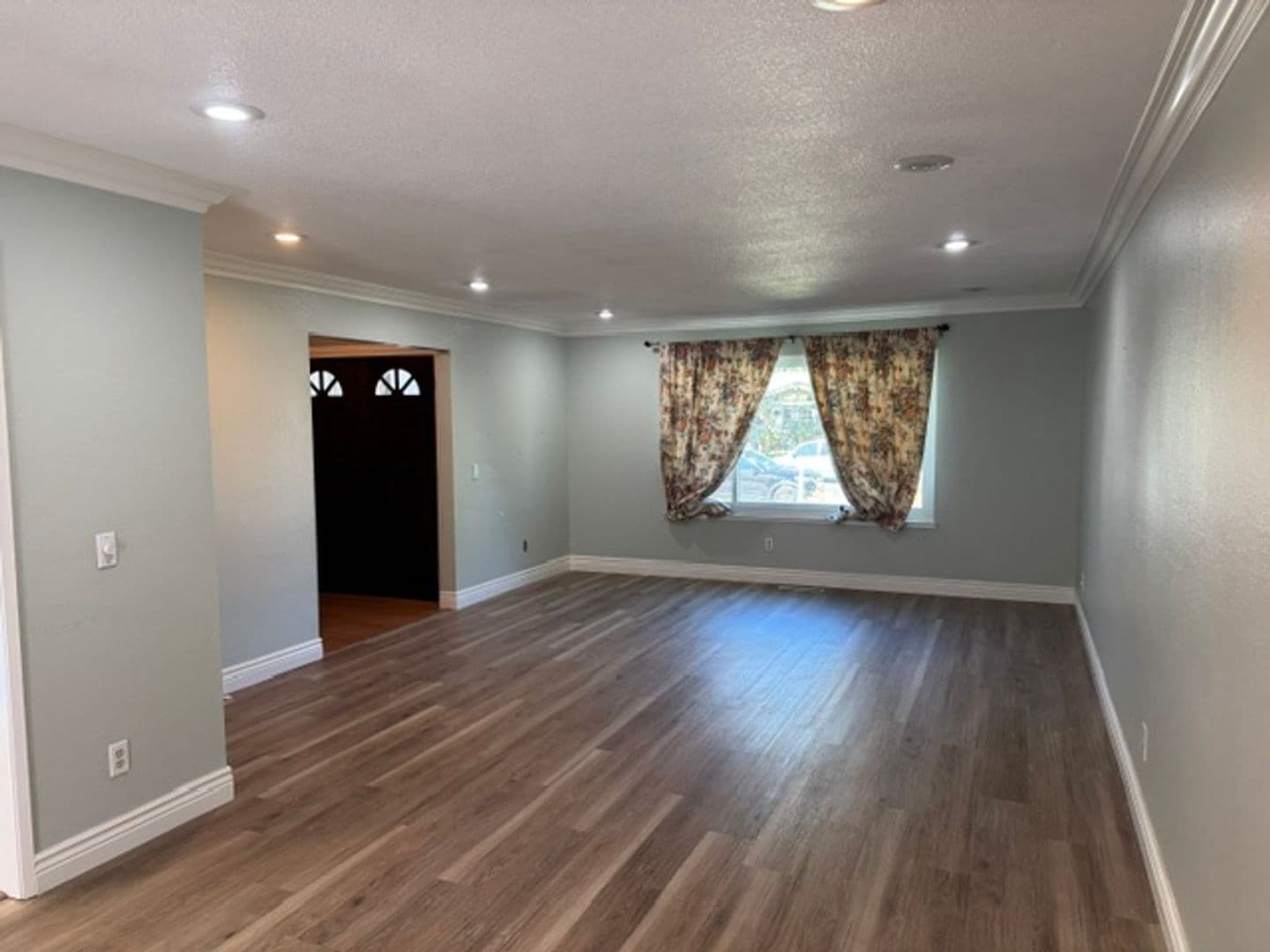 Gilroy House: 720 W 9th Street