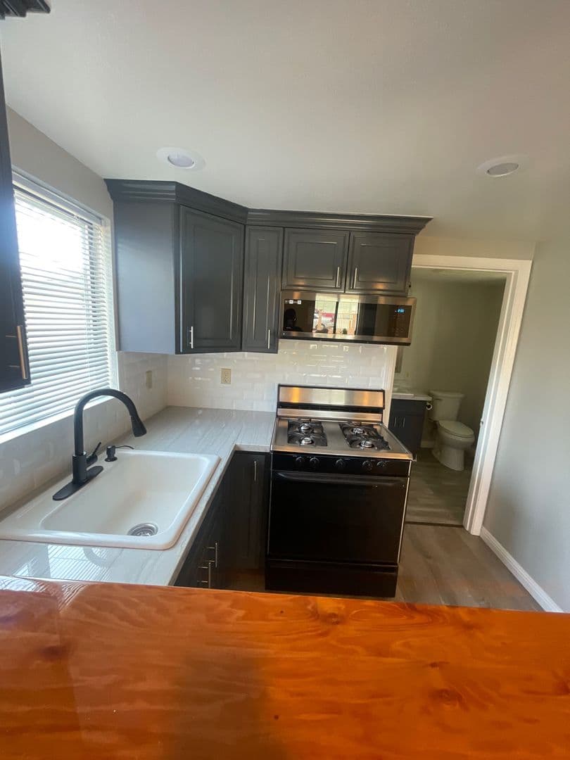 Salinas Apartment: 33 North Pearl Street