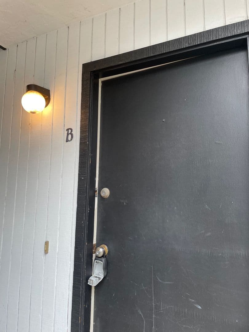 Monterey Apartment: 150 Hawthorne