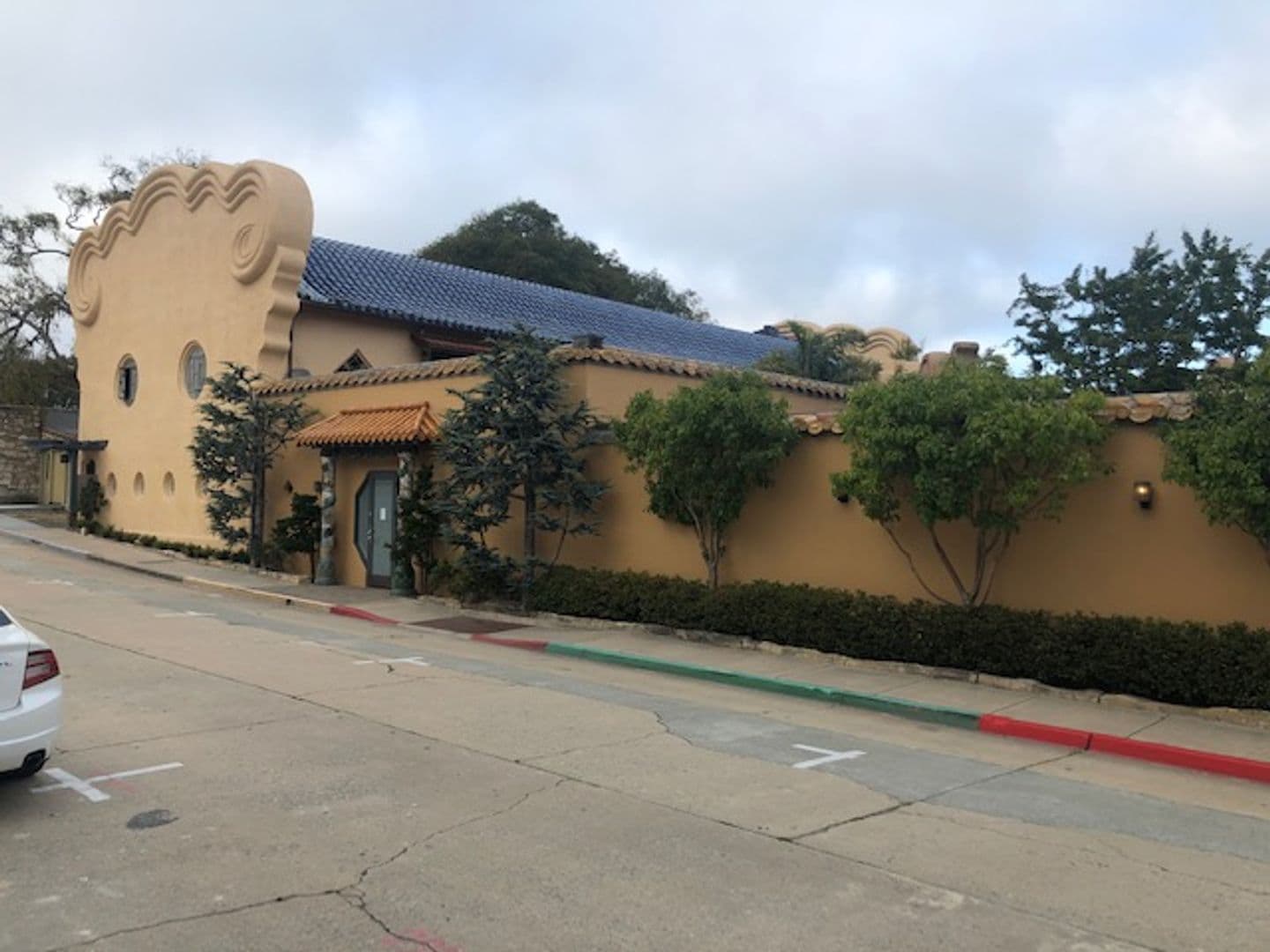 Monterey Apartment: 680 Cortes St.