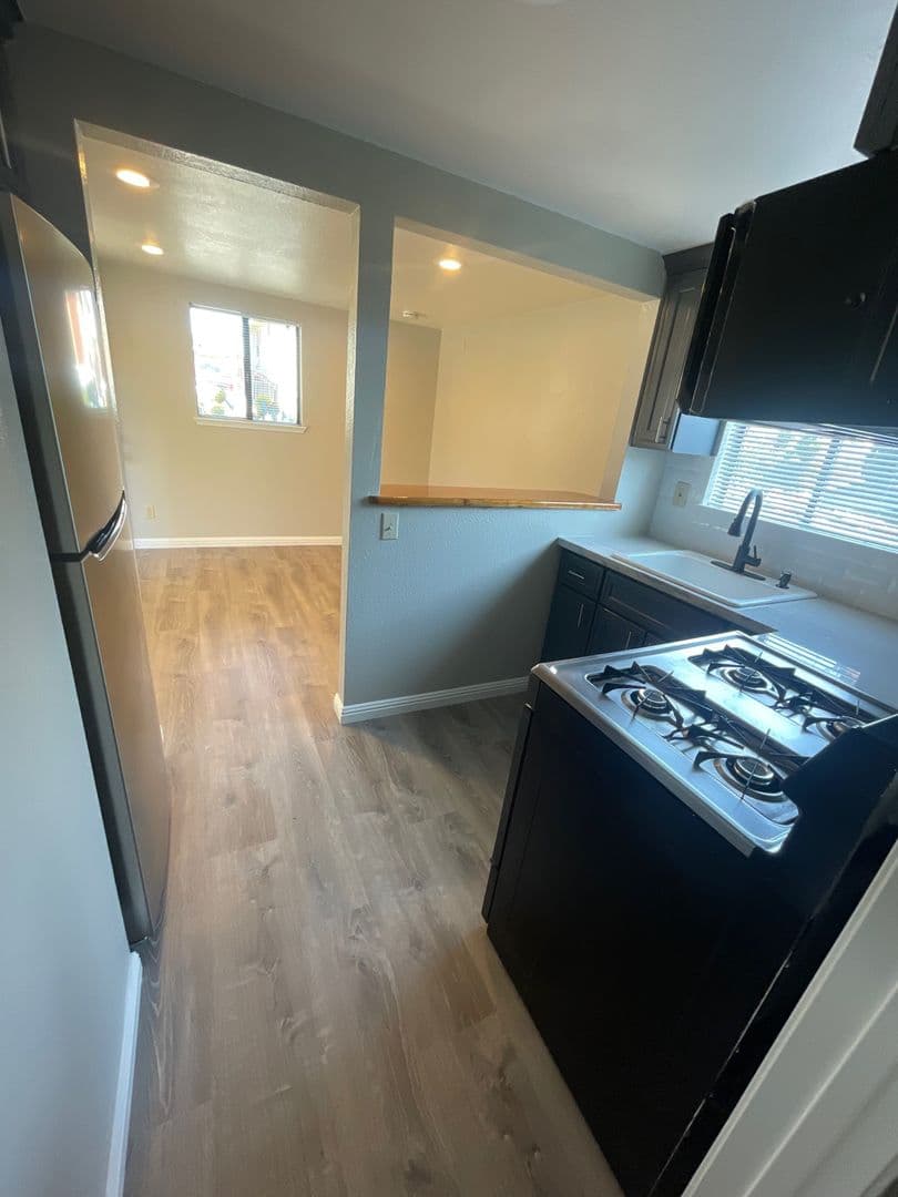 Salinas Apartment: 33 North Pearl Street