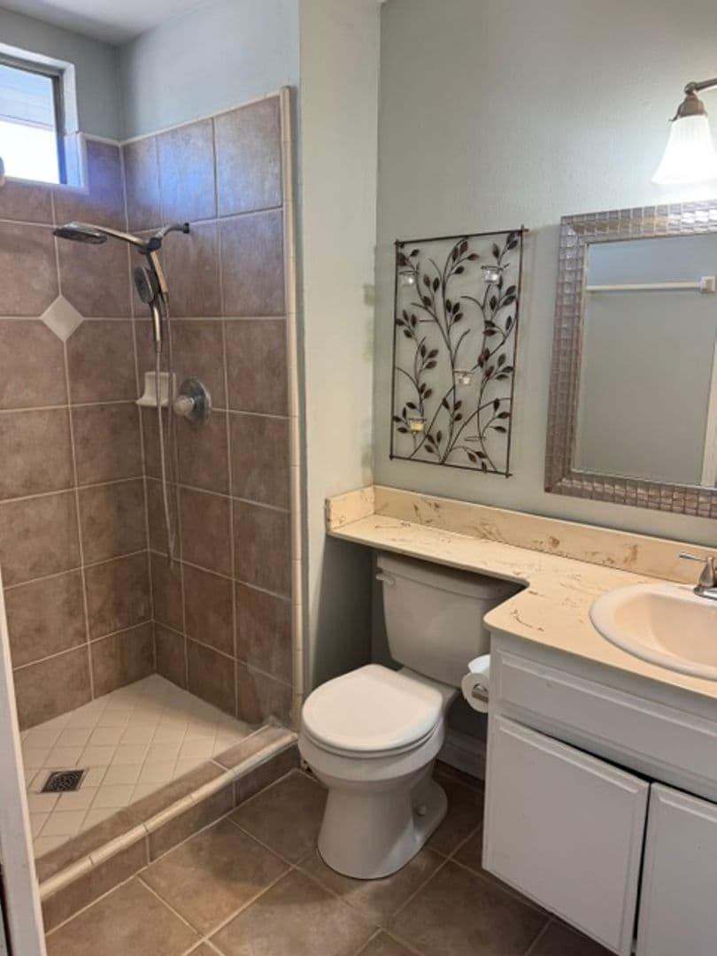 Gilroy House: 720 W 9th Street
