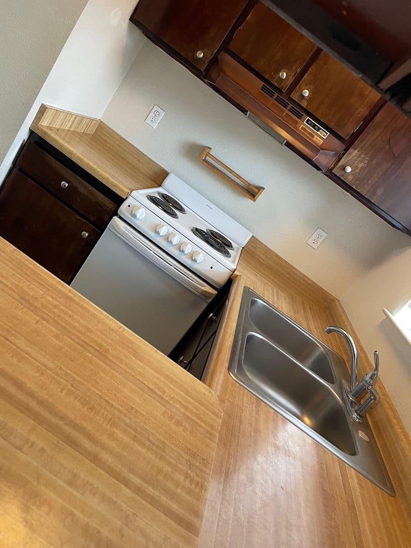 Monterey Apartment: 150 Hawthorne