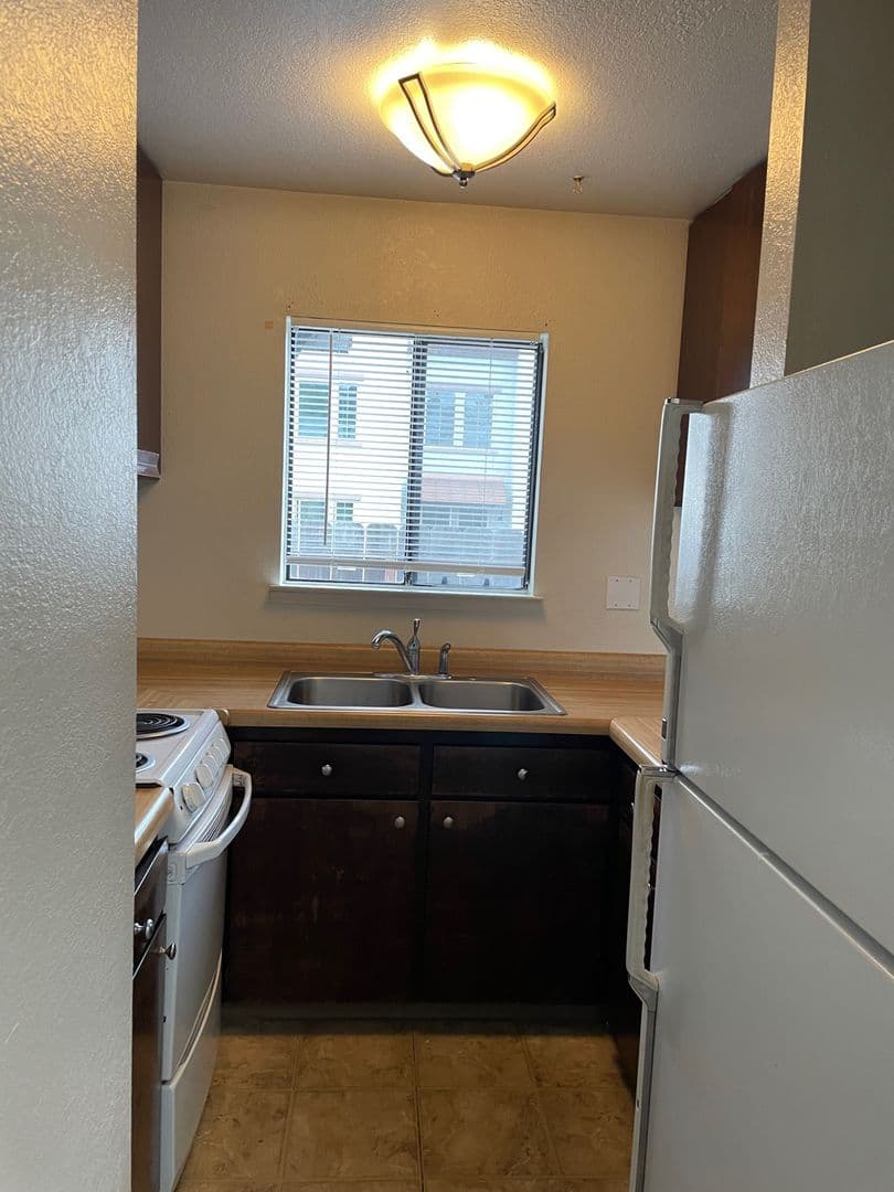 Monterey Apartment: 150 Hawthorne