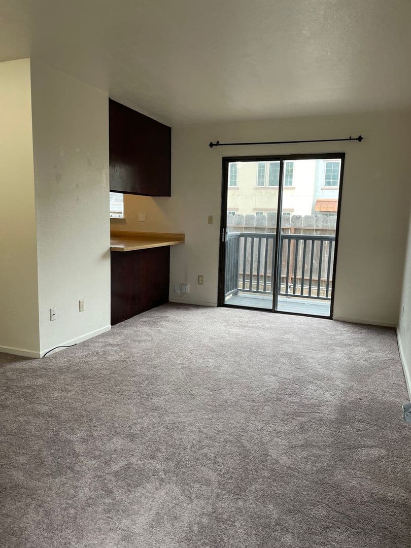 Monterey Apartment: 150 Hawthorne