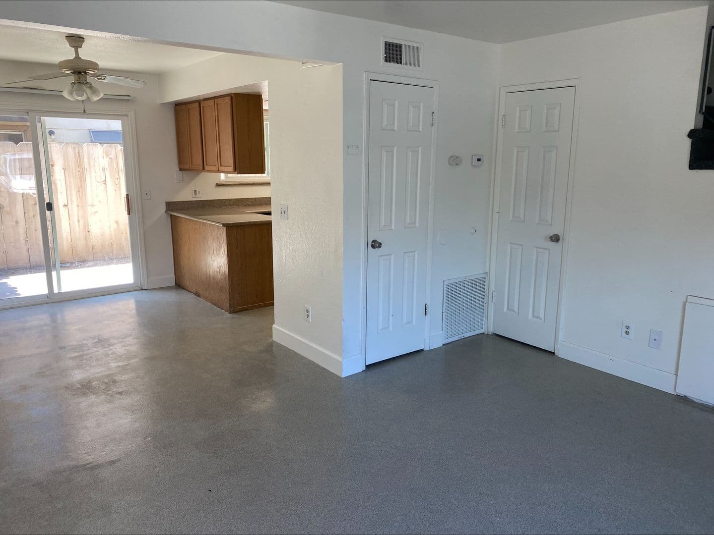 Merced Apartment: 1923-1933 Shadowbrook Drive