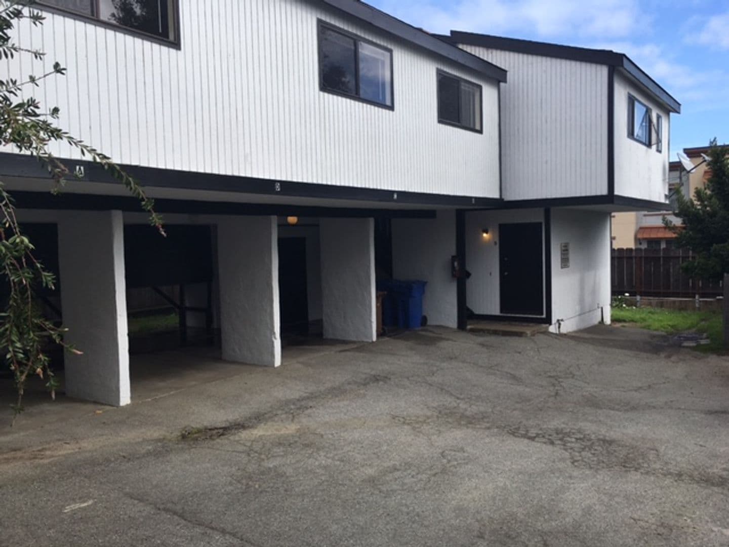 Monterey Apartment: 150 Hawthorne