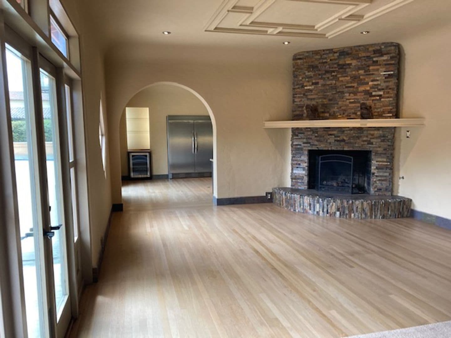 Monterey Apartment: 680 Cortes St.