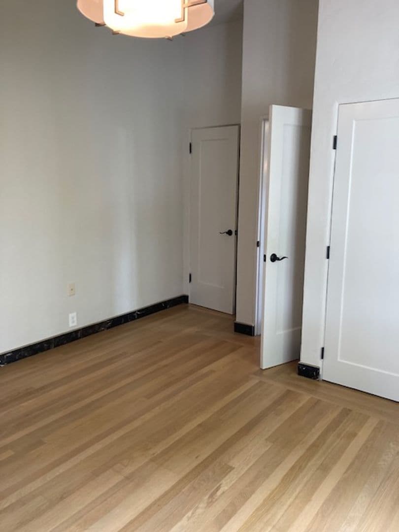Monterey Apartment: 680 Cortes St.