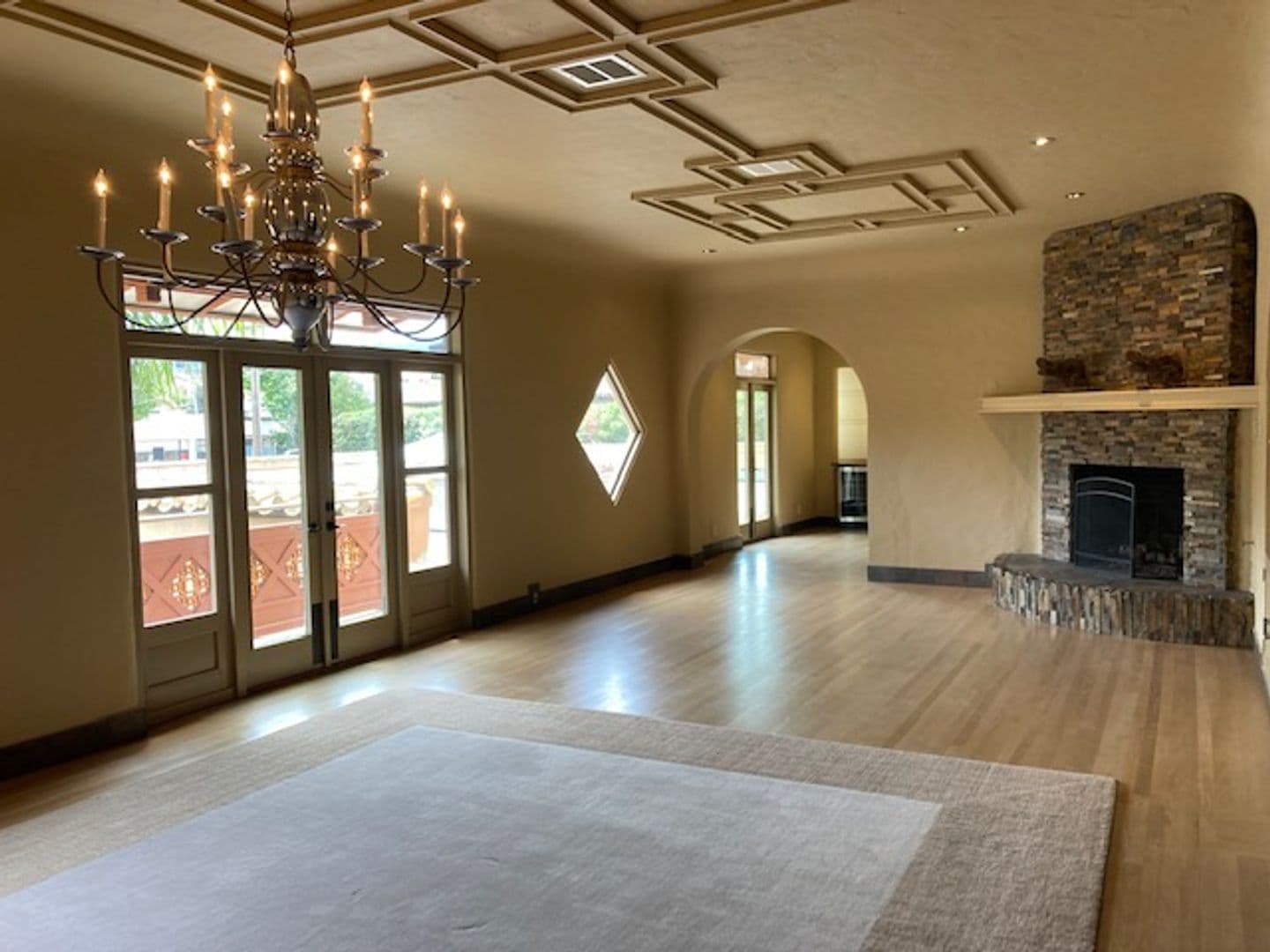 Monterey Apartment: 680 Cortes St.